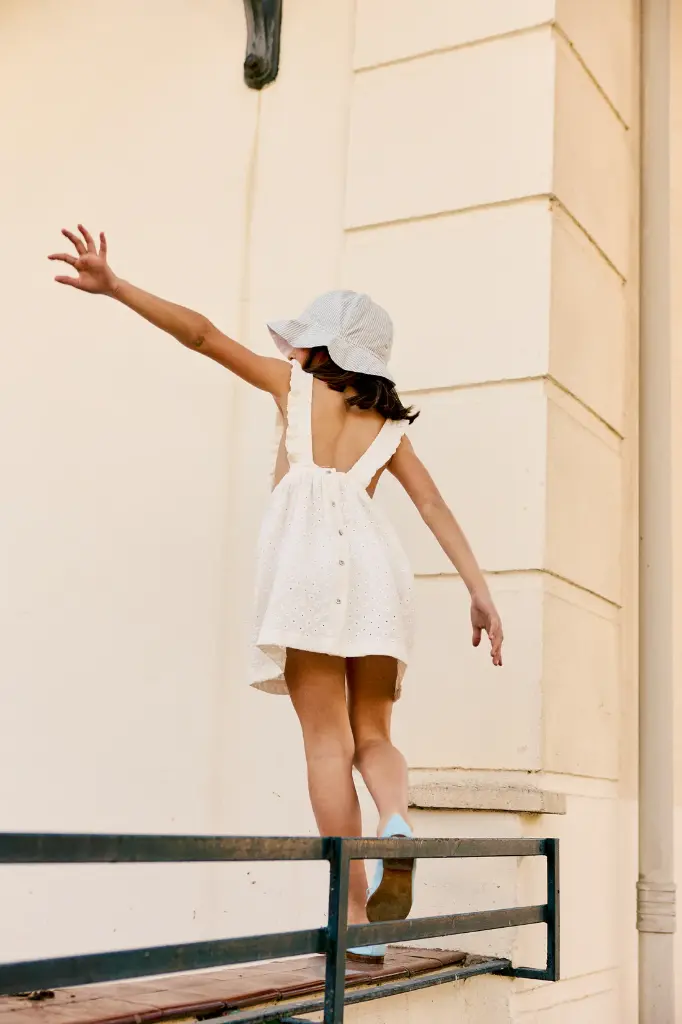 VESTIDO ADELA FLOR BORDADA