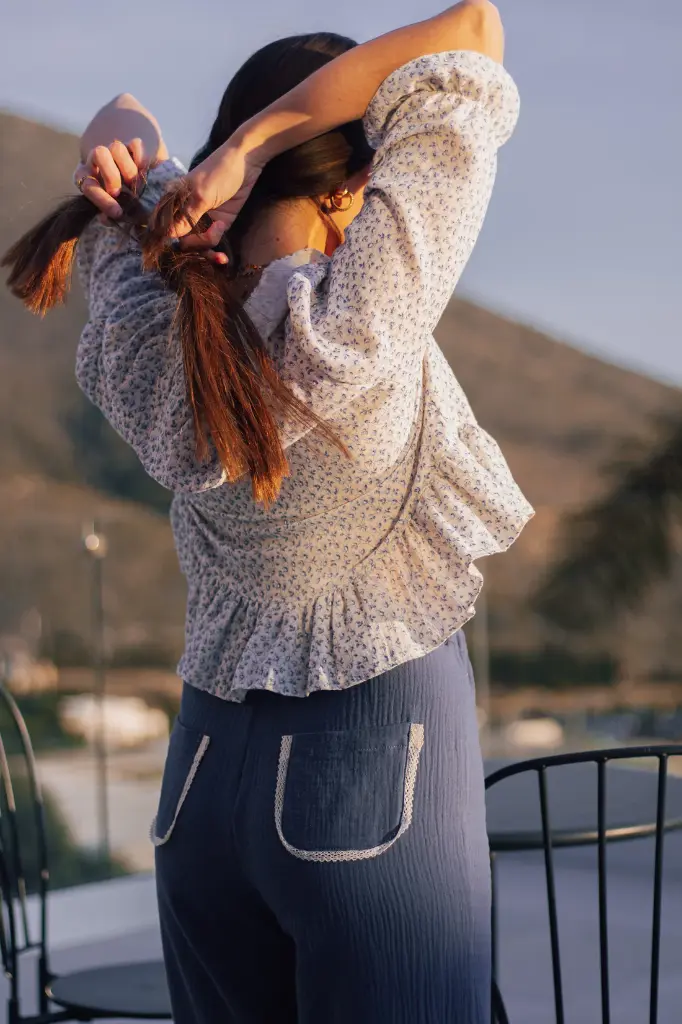 Camisa volantes flores mujer 