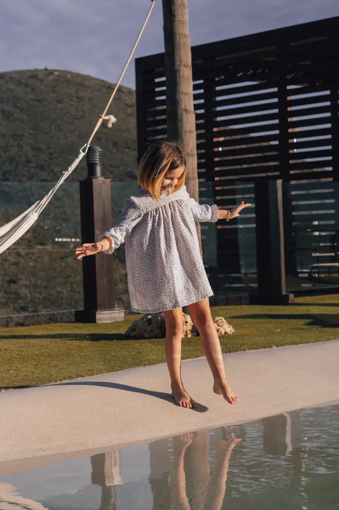 Vestido niña flores manga corta 