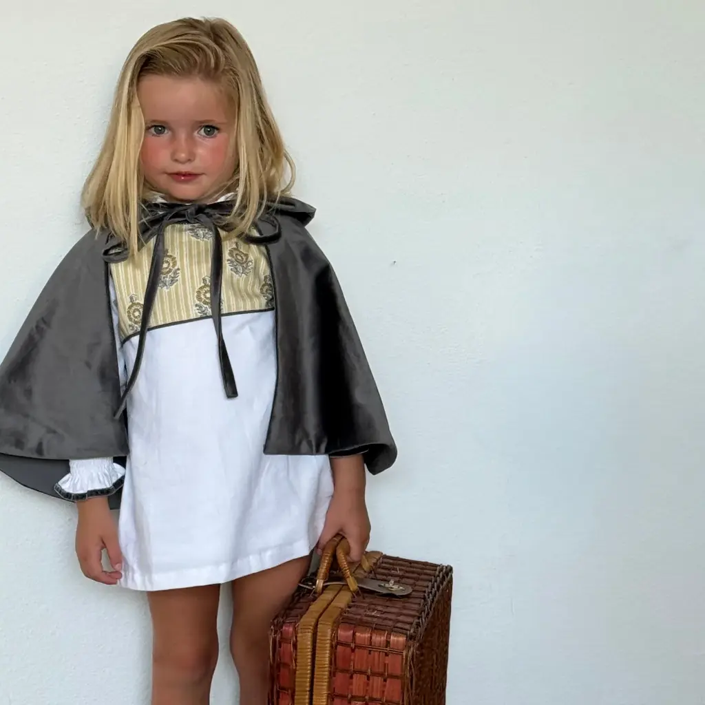 Capa terciopelo gris 