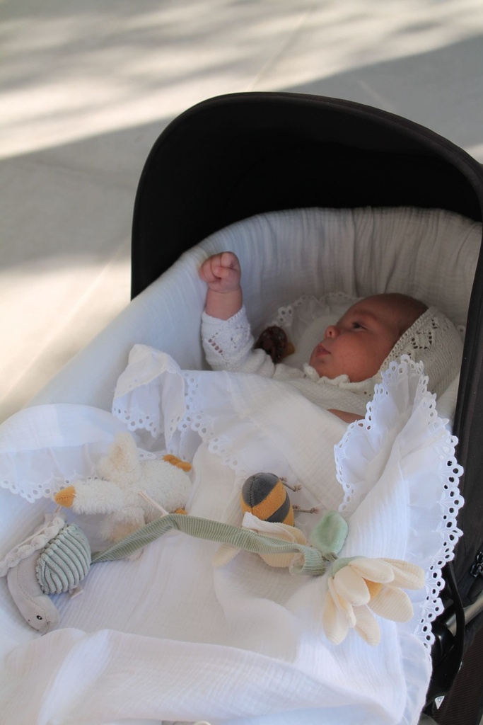 Manta de bambula blanca bordado abeja