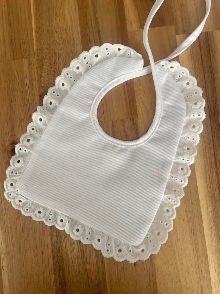 Babero tira bordada PIQUÉ 