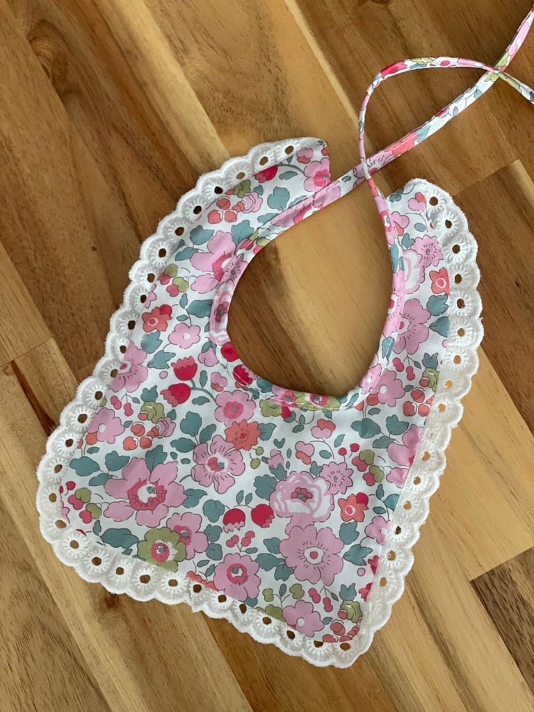 Babero tira bordada flores 