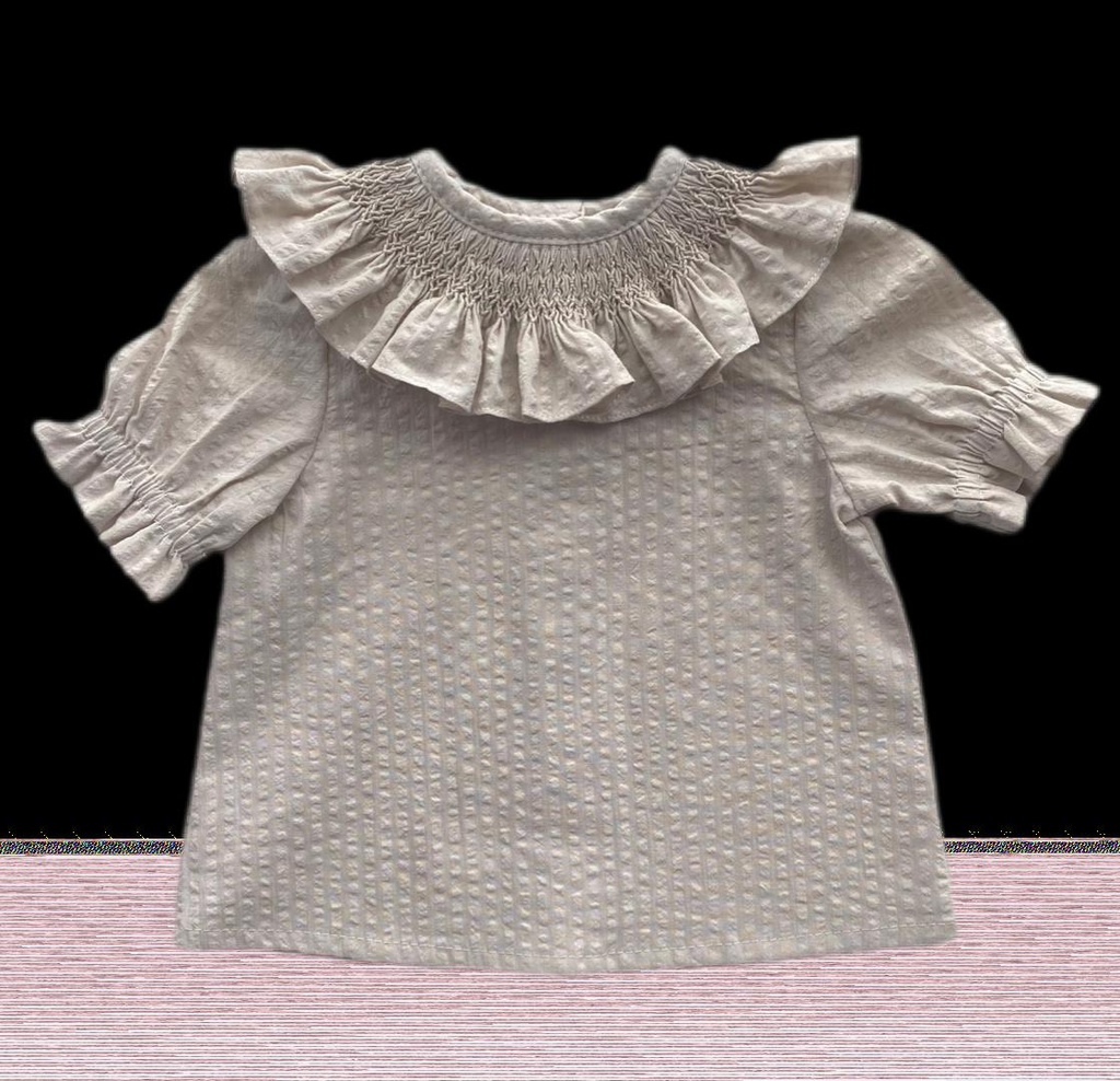 Blusa Nuez cuello nido manga corta