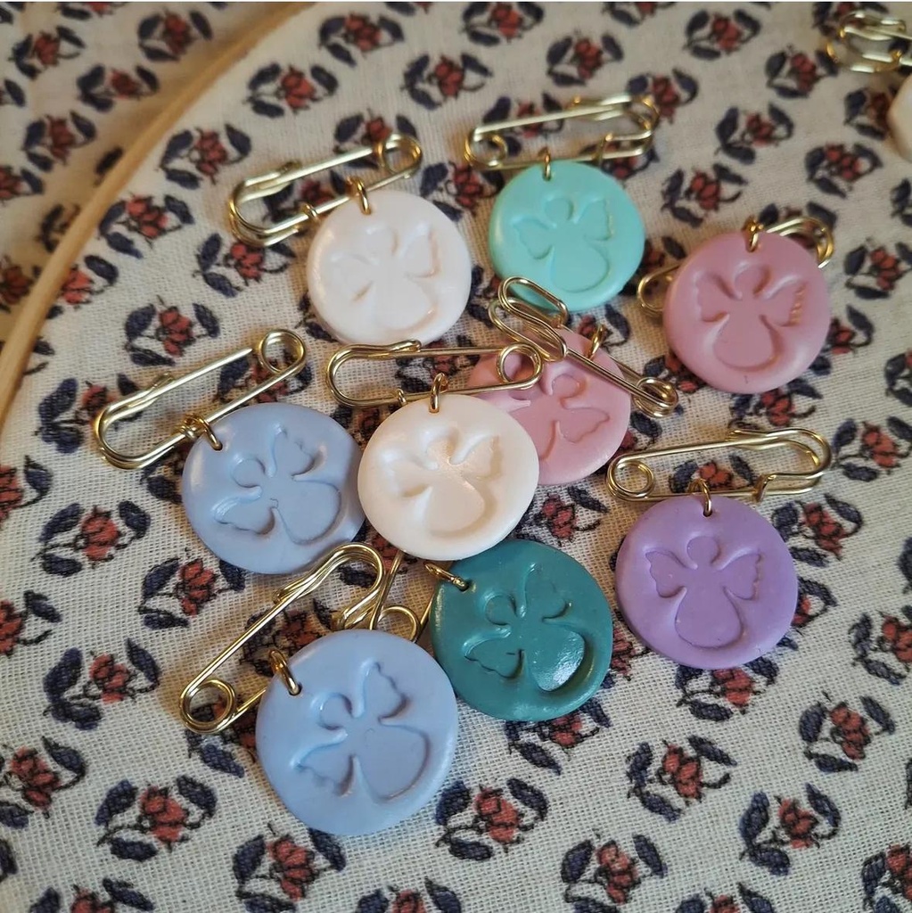 Imperdible ángel de la guarda 