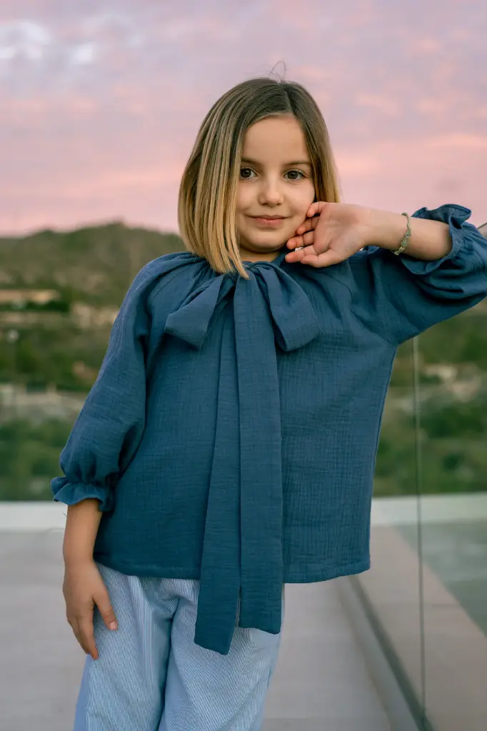 Camisa lazada azul niña 