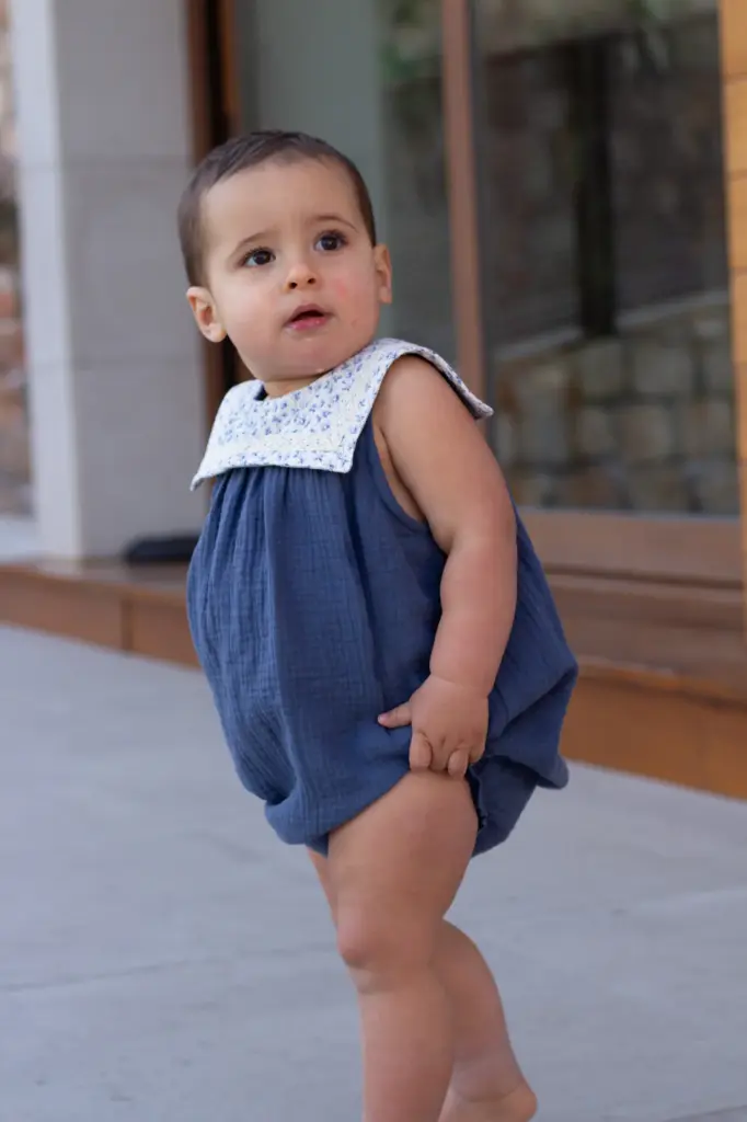 Pelele cuello cuadrado azul 