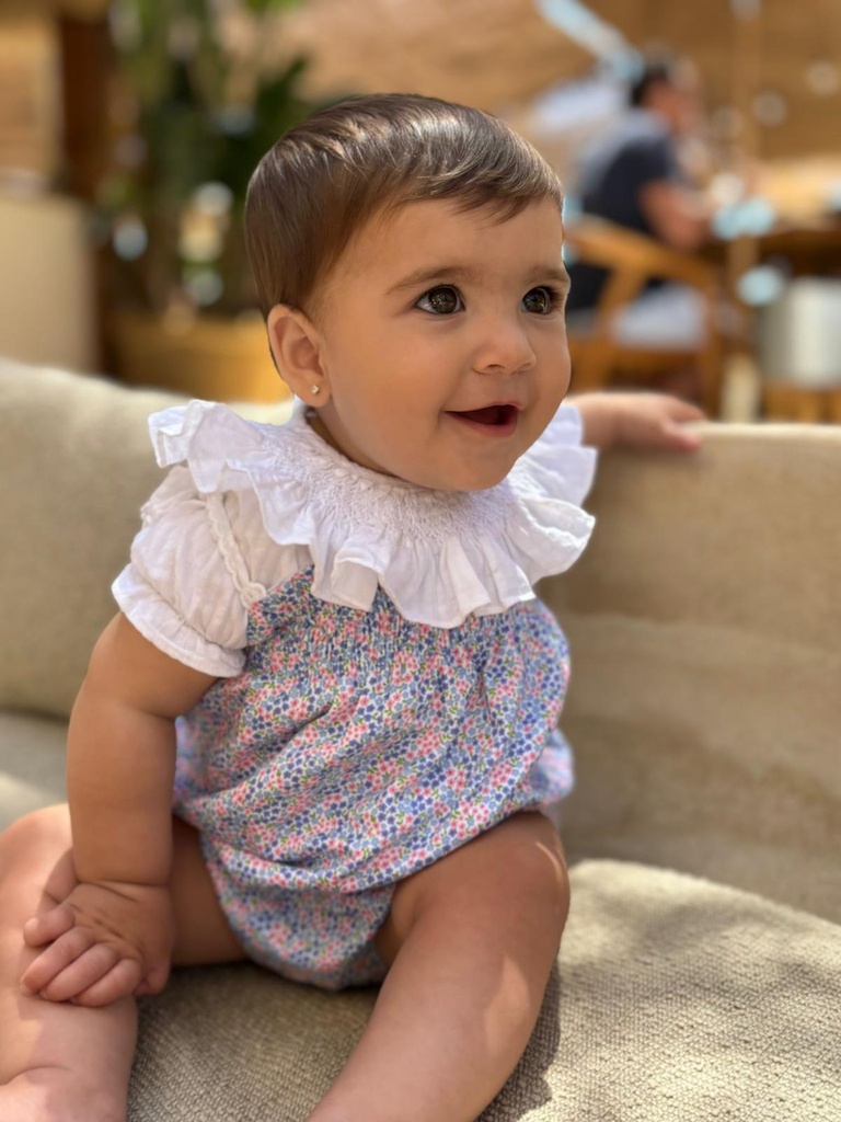 Blusa blanca cuello nido manga corta 