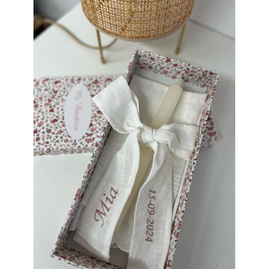 Kit Bautizo vela, toalla y caja flor Sara 